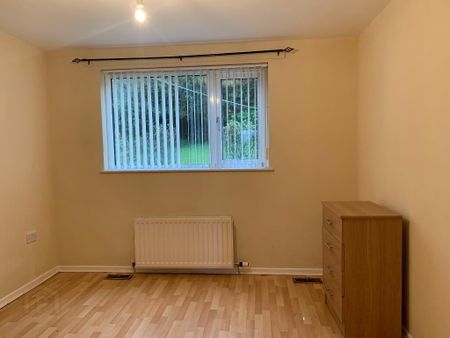 11 Ivanhoe Avenue, Carryduff, BT8 8BN - Photo 5