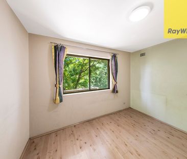 Well-Presented Apartment with Two Balconies & Garage - Photo 4