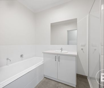 Modern low maintenance living in sought after Soldiers Hill - Photo 3