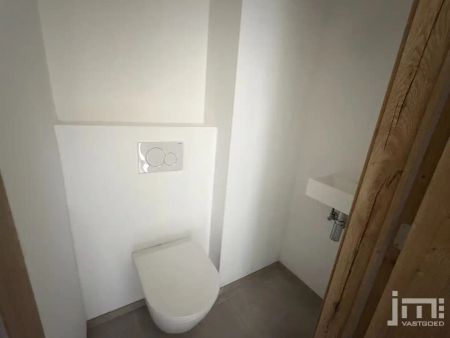 Recent appartement met 2 slaapkamers, carport en buitenberging - Photo 4