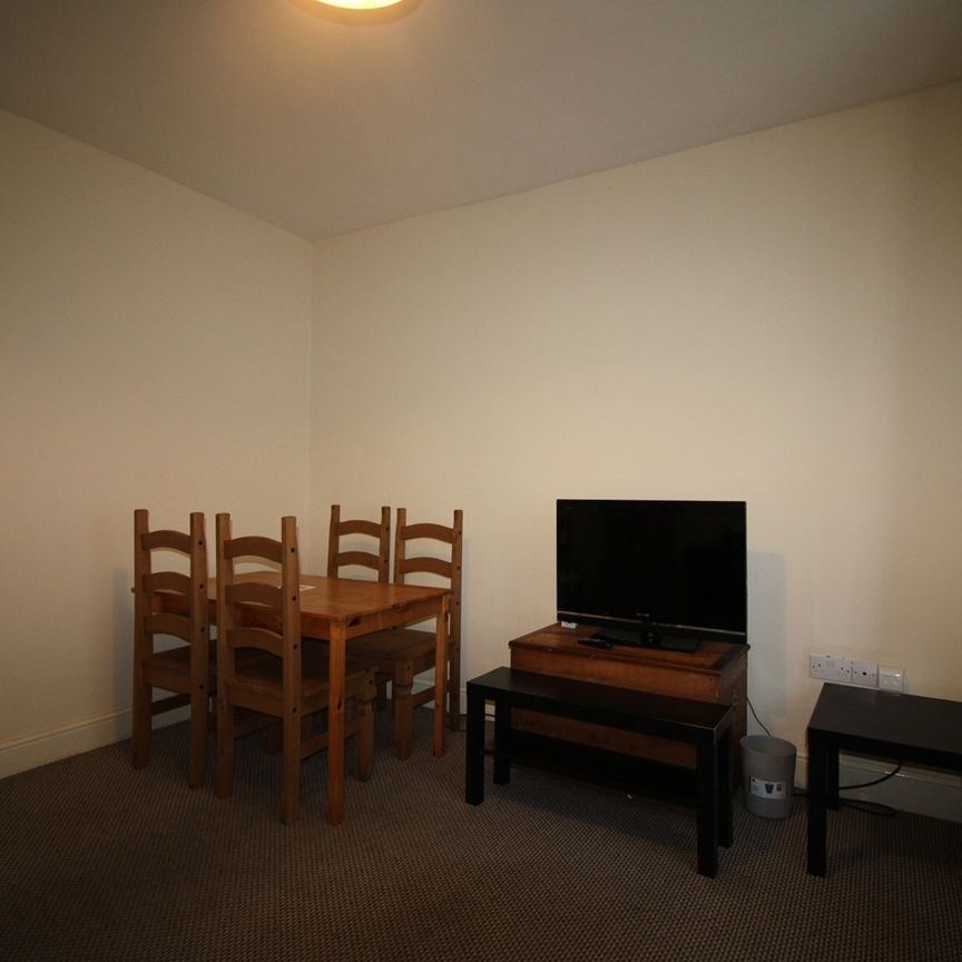 4 Bed Semi-Detached House, Burgess Road, SO17 - Photo 1