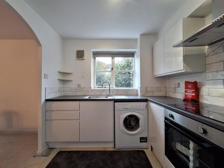 2 bedroom flat to rent - Photo 2