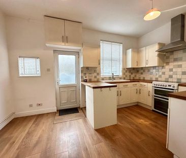 2 bedroom semi-detached house to rent - Photo 4