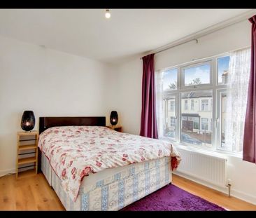 3 Bed Terraced House, Boleyn Road, E7 - Photo 4