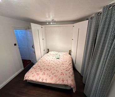 4 bedroom terraced house to rent - Photo 6