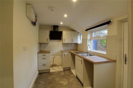 2 bedroom semi-detached house to rent - Photo 5