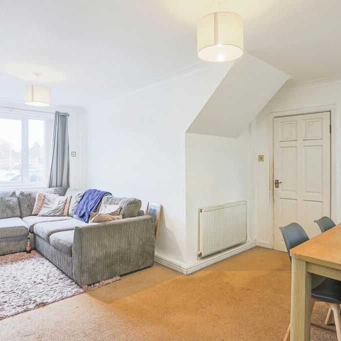 Don Avenue, York - Photo 1