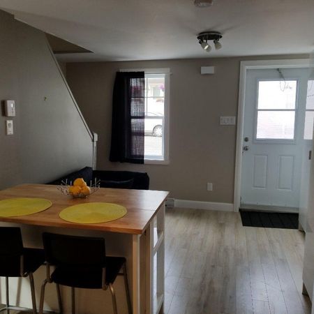 JANVIER Coquet 3.5+bur. meublé hydro inclus - personne seule - Photo 3