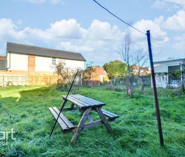 3 bedroom semi-detached bungalow to rent - Photo 2