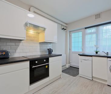 Room in a Shared Flat, Queens Mansions, NW4 - Photo 3