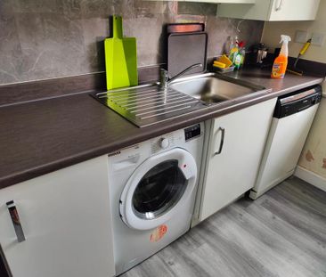 1 bedroom in a house share to rent - Photo 2