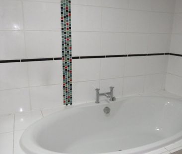 Guthrie Close - Photo 4