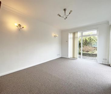 2 bedroom Detached bungalow to rent - Photo 2