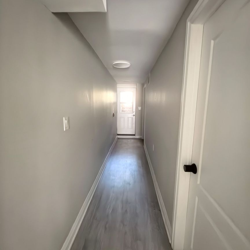 For Lease - 437 Bathurst Street, Toronto, Ontario - Photo 1