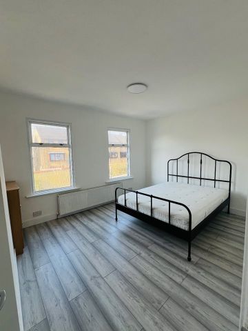 3 Bed Terraced House, Holmesdale Road, SE25 - Photo 3