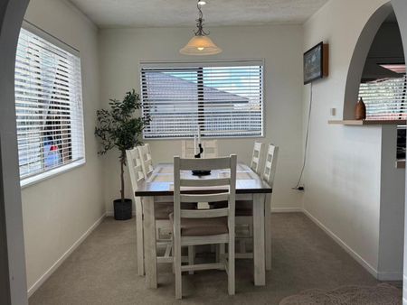 Family living in sought-after Parkvale - Photo 4