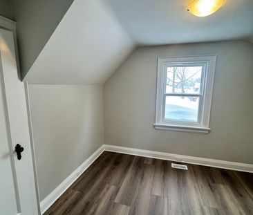 For Lease - 48 Drury Lane, Barrie, Ontario - Photo 2