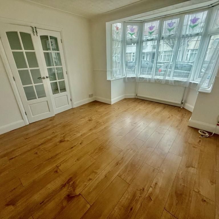 1 bedroom in a house share to rent - Photo 1