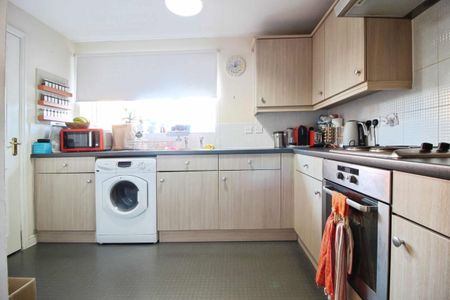 Mir Crescent, Swindon, Swindon, SN25 - Photo 4