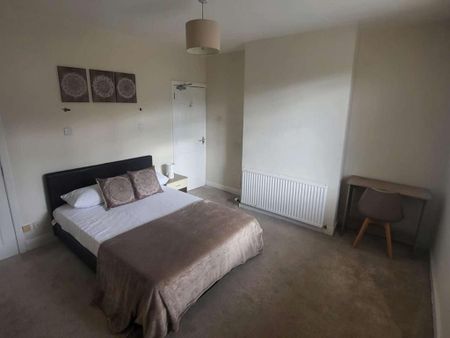 4 bedroom house of multiple occupation to rent - Photo 4