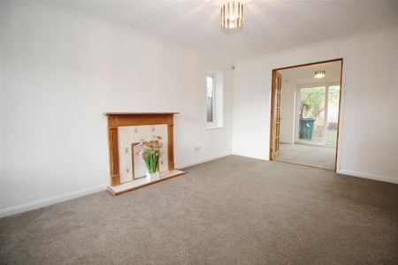 3 bedroom semi-detached house to rent - Photo 3