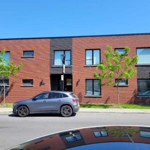 Grand 4 1/2 demi sous-sol récent à Saint-Sulpice (Villeray) - Photo 2