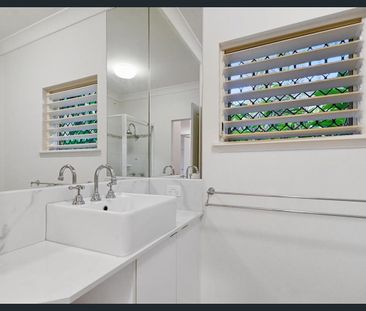 Two‑Bedroom Villa in Quiet Complex - Photo 5