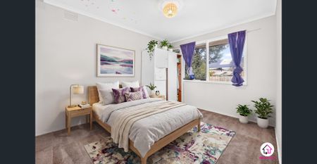 $470 PW - LARGE BLOCK - 3 BEDROOMS - Photo 2