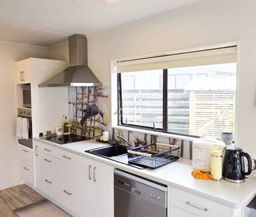 Charming 3-Bedroom Home in Paraparaumu - Photo 1