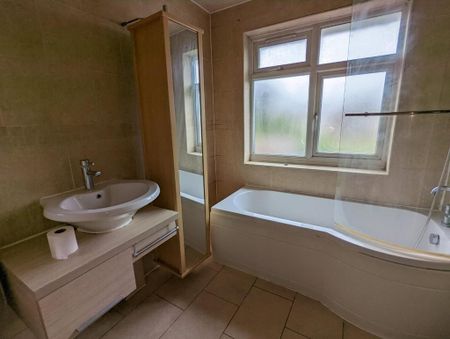 3 bedroom semi-detached house to rent - Photo 5