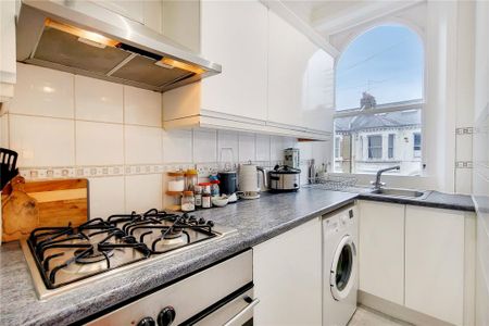 2 bedroom flat to rent - Photo 4
