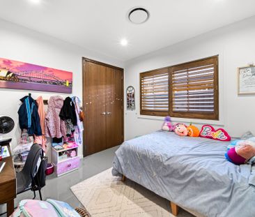 MODERN 4 BEDROOM HOME - Photo 6