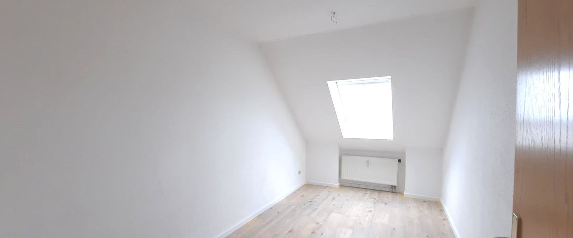 "Charmante 2-Raum-Wohnung im Dachgeschoss" - Photo 1