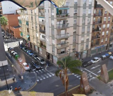 Room for rent in 8-bedroom apartment in L'Amistat, Valencia - Foto 6