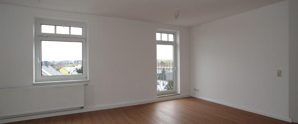 Schöne Wohnung mit großem Wohnzimmer... Bad mit Wanne und Dusche... - Photo 1