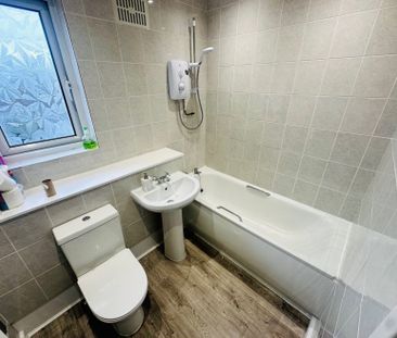 Larchdale Close - Photo 2