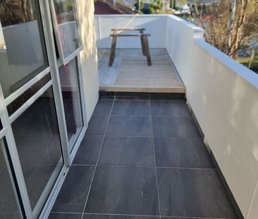 Sunny deck near Sunnyvale station - Photo 6