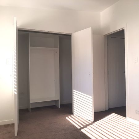 Lovely Townhouse in Point England - Photo 3