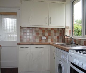 2 bedroom semi-detached bungalow to rent - Photo 3