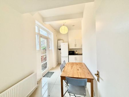 2 bedroom apartment to rent - Photo 4