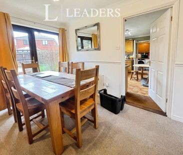 4 bedroom detached house to rent - Photo 2