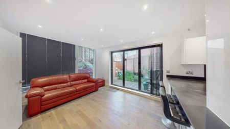 Modern terraced house - Photo 2