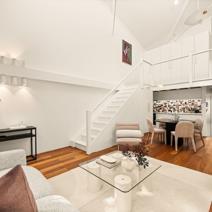 Stunning Two-Level Woolstore Apartment with Riverside Lifestyle in Tenerife - Photo 1