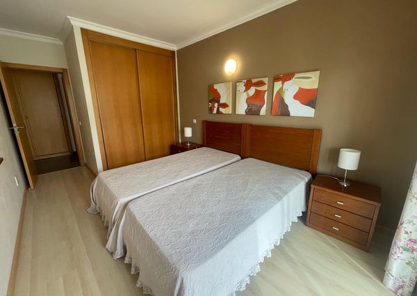 Excelente moradia V3 com Piscina localizada em Albufeira na zona das Ferreiras.