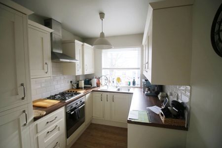 2 Bed Flat, Waynflete Street, SW18 - Photo 5