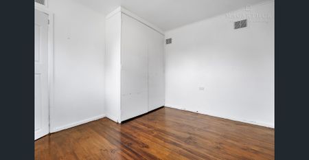 Comfortable & Convenient 3-Bedroom Home - Photo 4