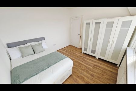 2 Bed Flat, Station Road, E7 - Photo 4