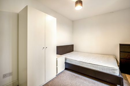 2 Bed Flat, Brockley Cross, SE4 - Photo 3