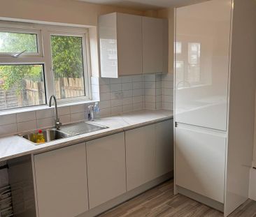 Mitchell Walk, Swanscombe DA10, London - Photo 2