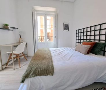 Calle del Divino Pastor, Madrid, Community of Madrid 28004 - Photo 4